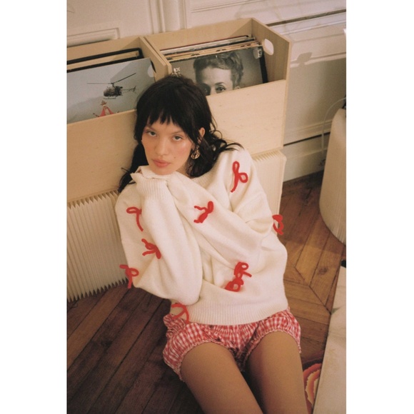 Red Bow Detail Off White Round Neck Oversized Knit Pullover Sweater - Picture 13 of 16